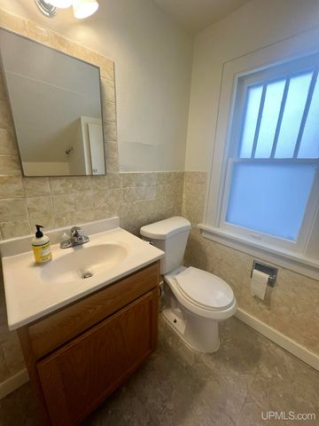 1219 Crystal Lake Boulevard, Iron Mountain, MI 49801