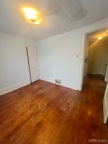 1219 Crystal Lake Boulevard, Iron Mountain, MI 49801