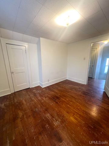 1219 Crystal Lake Boulevard, Iron Mountain, MI 49801