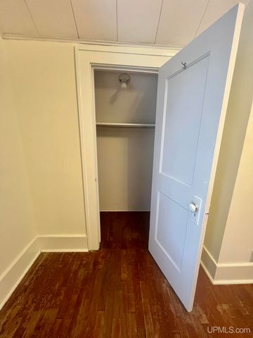 1219 Crystal Lake Boulevard, Iron Mountain, MI 49801