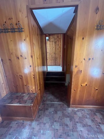 1219 Crystal Lake Boulevard, Iron Mountain, MI 49801