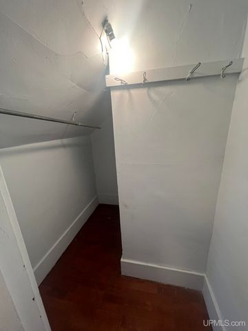 1219 Crystal Lake Boulevard, Iron Mountain, MI 49801