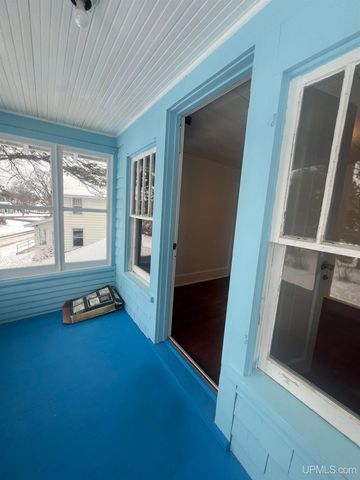 1219 Crystal Lake Boulevard, Iron Mountain, MI 49801