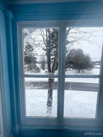 1219 Crystal Lake Boulevard, Iron Mountain, MI 49801