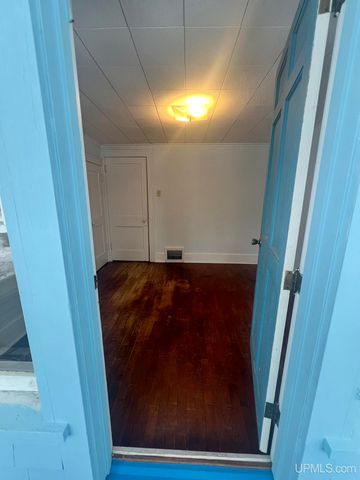 1219 Crystal Lake Boulevard, Iron Mountain, MI 49801