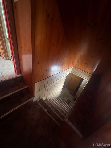 1219 Crystal Lake Boulevard, Iron Mountain, MI 49801