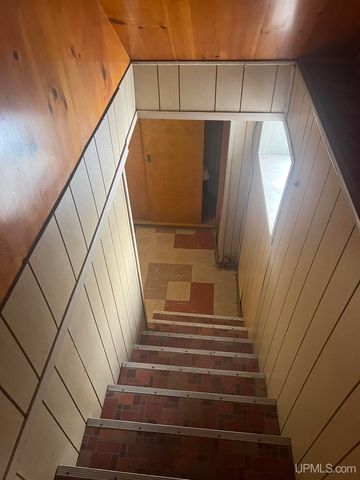 1219 Crystal Lake Boulevard, Iron Mountain, MI 49801