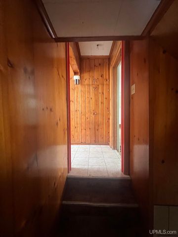 1219 Crystal Lake Boulevard, Iron Mountain, MI 49801