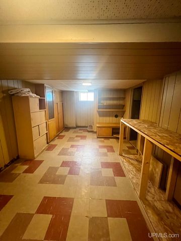 1219 Crystal Lake Boulevard, Iron Mountain, MI 49801