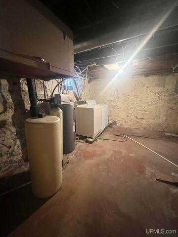 1219 Crystal Lake Boulevard, Iron Mountain, MI 49801