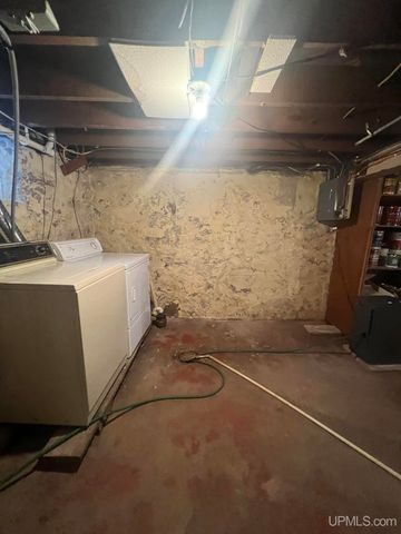 1219 Crystal Lake Boulevard, Iron Mountain, MI 49801