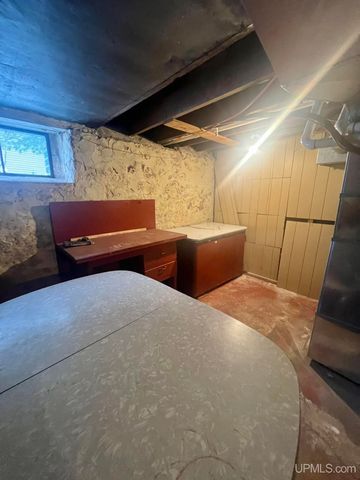 1219 Crystal Lake Boulevard, Iron Mountain, MI 49801