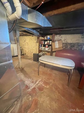 1219 Crystal Lake Boulevard, Iron Mountain, MI 49801