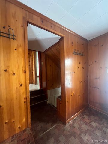 1219 Crystal Lake Boulevard, Iron Mountain, MI 49801