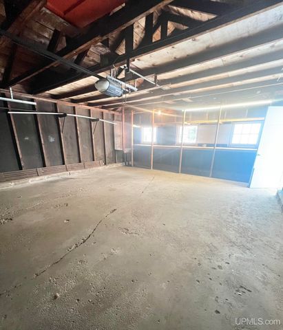 1219 Crystal Lake Boulevard, Iron Mountain, MI 49801