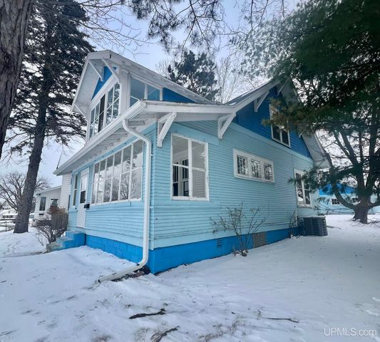 1219 Crystal Lake Boulevard, Iron Mountain, MI 49801