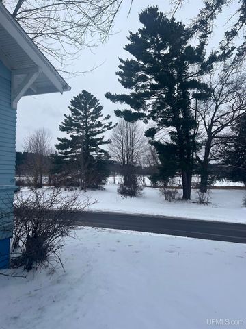 1219 Crystal Lake Boulevard, Iron Mountain, MI 49801
