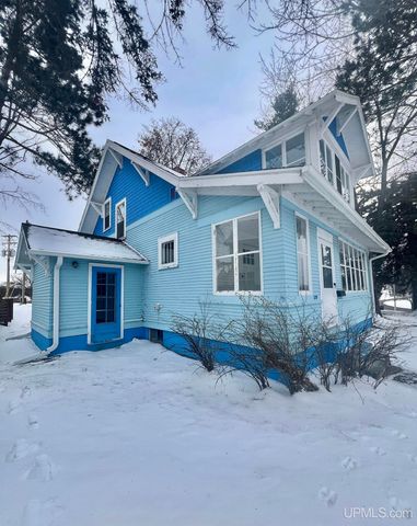 1219 Crystal Lake Boulevard, Iron Mountain, MI 49801