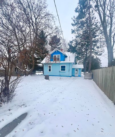 1219 Crystal Lake Boulevard, Iron Mountain, MI 49801