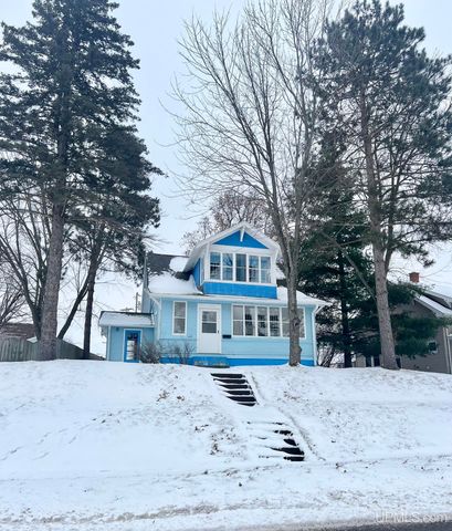 1219 Crystal Lake Boulevard, Iron Mountain, MI 49801