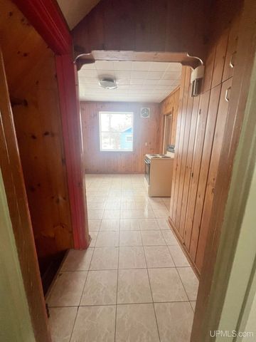 1219 Crystal Lake Boulevard, Iron Mountain, MI 49801