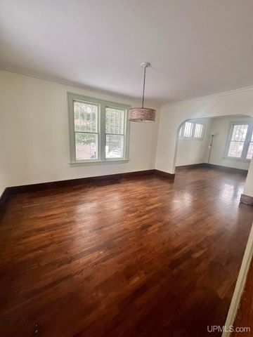 1219 Crystal Lake Boulevard, Iron Mountain, MI 49801