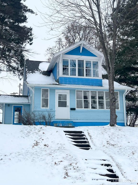 1219 Crystal Lake Boulevard, Iron Mountain, MI 49801