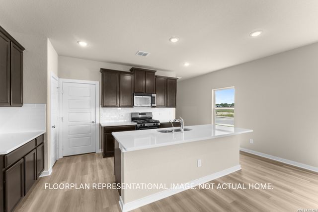 10438 HOTSPUR RD, Converse, TX 78109
