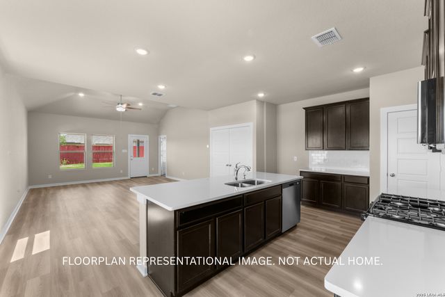 10438 HOTSPUR RD, Converse, TX 78109