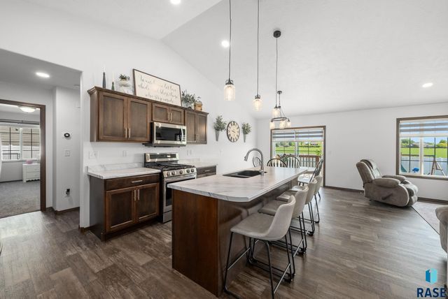 622 Creekside Trl, Harrisburg, SD 57032