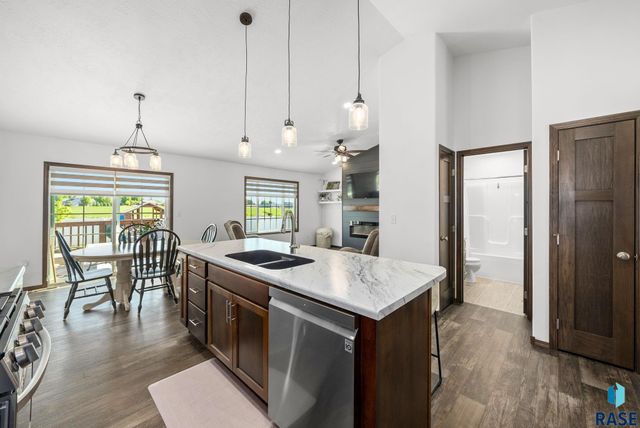 622 Creekside Trl, Harrisburg, SD 57032