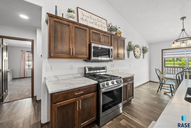 622 Creekside Trl, Harrisburg, SD 57032
