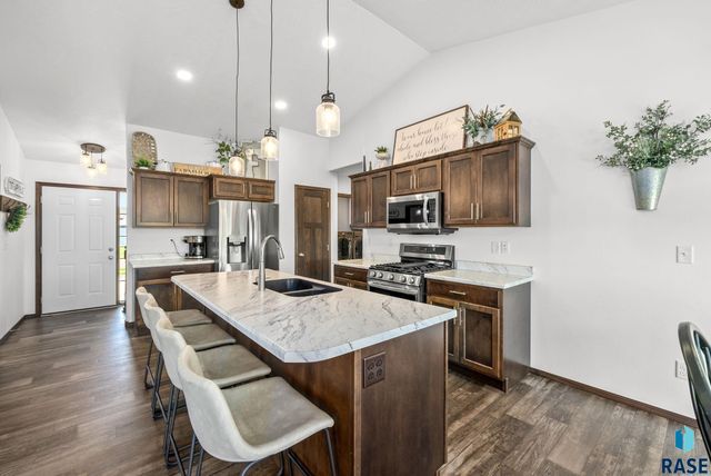 622 Creekside Trl, Harrisburg, SD 57032