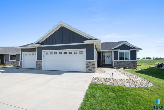 622 Creekside Trl, Harrisburg, SD 57032