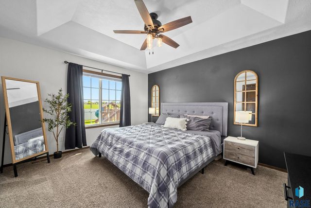 622 Creekside Trl, Harrisburg, SD 57032