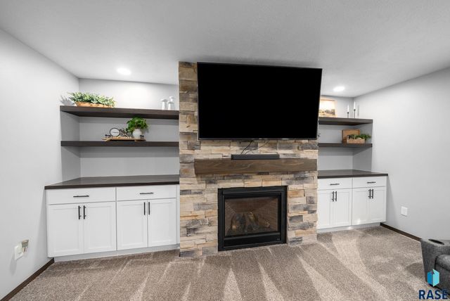 622 Creekside Trl, Harrisburg, SD 57032