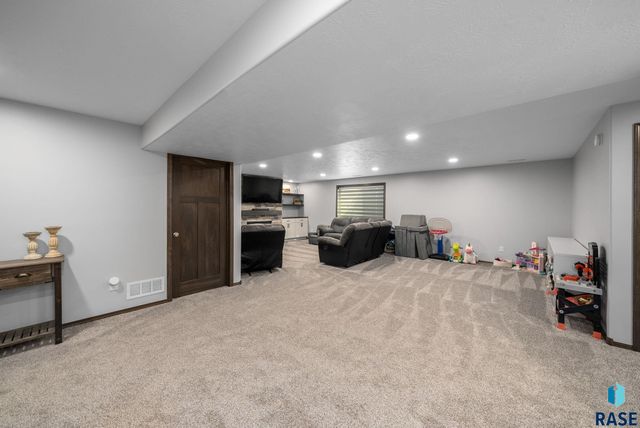 622 Creekside Trl, Harrisburg, SD 57032