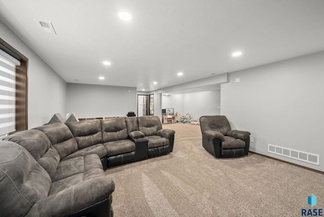 622 Creekside Trl, Harrisburg, SD 57032