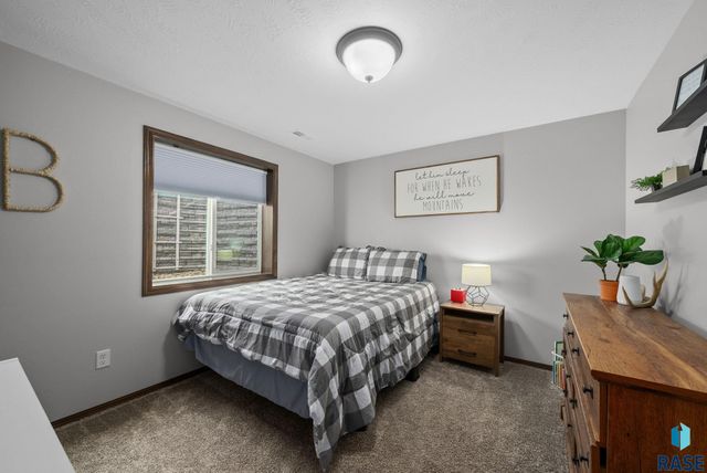 622 Creekside Trl, Harrisburg, SD 57032
