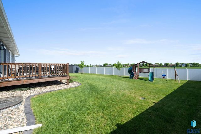 622 Creekside Trl, Harrisburg, SD 57032