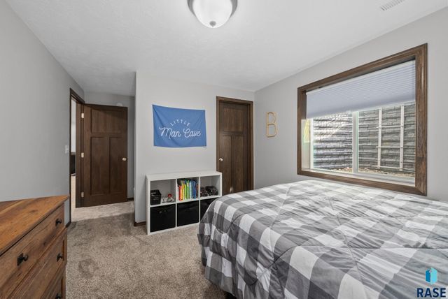 622 Creekside Trl, Harrisburg, SD 57032
