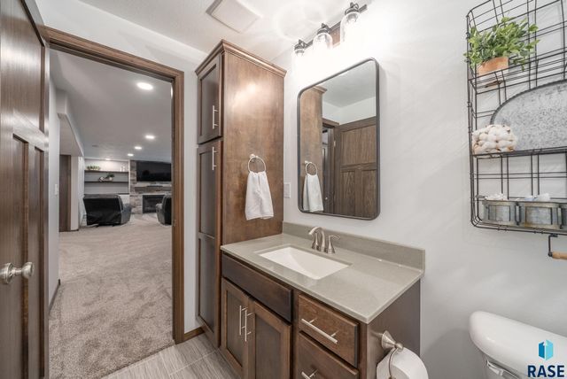 622 Creekside Trl, Harrisburg, SD 57032