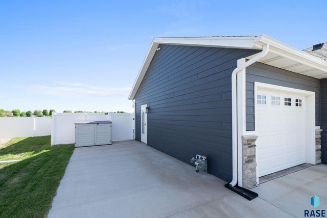 622 Creekside Trl, Harrisburg, SD 57032