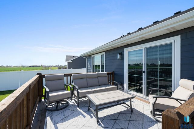 622 Creekside Trl, Harrisburg, SD 57032