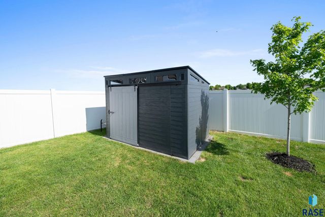 622 Creekside Trl, Harrisburg, SD 57032