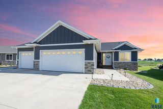 622 Creekside Trl, Harrisburg, SD 57032