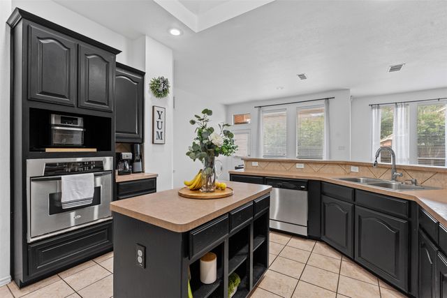1107 Noblewood Drive, Glenn Heights, TX 75154