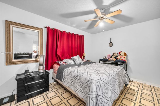 6600 W 2nd Ct 24, Hialeah, FL 33012