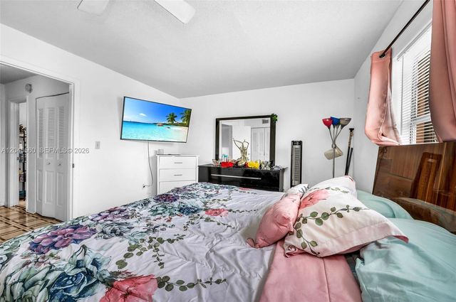6600 W 2nd Ct 24, Hialeah, FL 33012