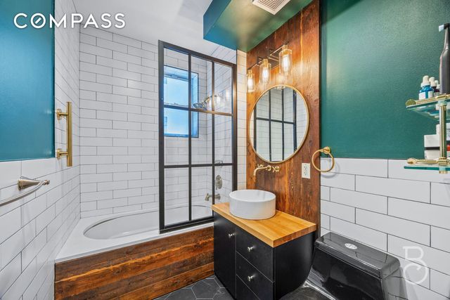 2525 Newtown Ave Apt 4B, New York City, NY 11102